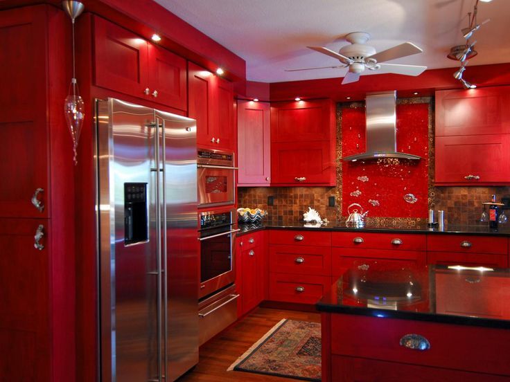 رنگ های روشن و بسیار اشباع در دکوراسیون آشپزخانه