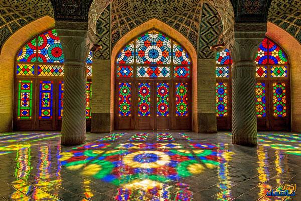 اوج هنر معماری با رنگ و شیشه و نور اوج هنر معماری با رنگ و شیشه و نور