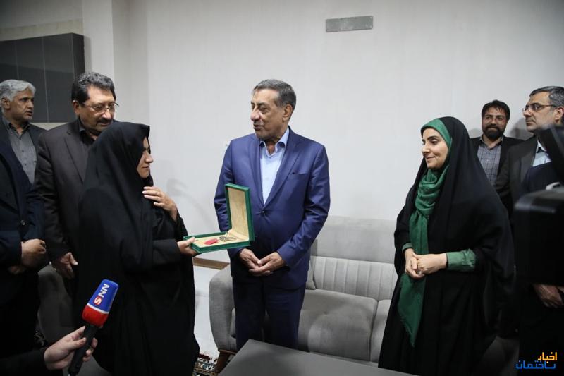 تحویل مسکن به خانواده های حادثه معدن طبس تحویل مسکن به خانواده های حادثه معدن طبس