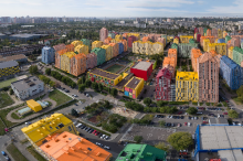 شهری رنگارنگ با خانه‌های لگویی