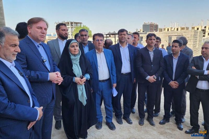 بازدید وزیر راه از پروژه های مسکن و بیمارستان بوشهر
